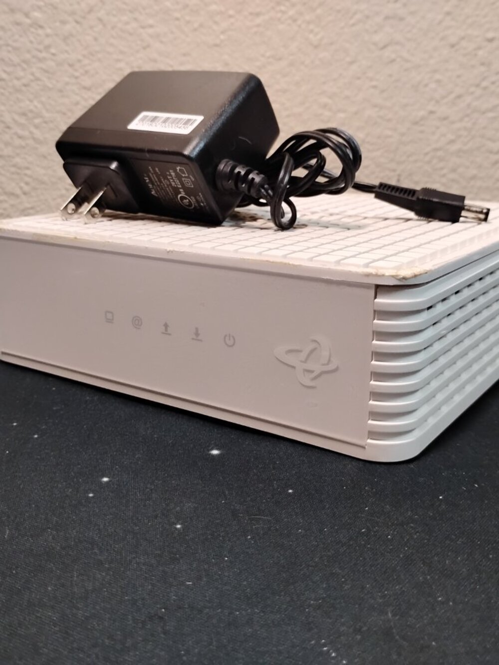 Hitron CODA DOCSIS 3.1 Cable Modem High Speed Internet Gigabit Network Router - Picture 2 of 4